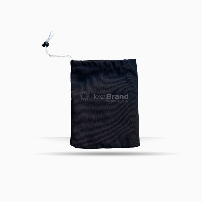 Bolsa de recaudación vending fabricada con tejido muy flexible. Cierre de cordón ajustable. Color negro. Lavable y resistente. Recauda las monedas de tus máquinas de forma profesional y limpia.